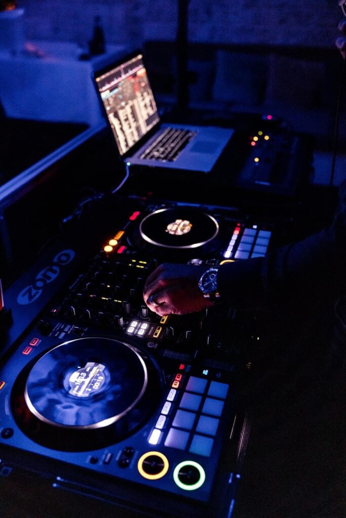 Reasons why a professional DJ is essential at your wedding