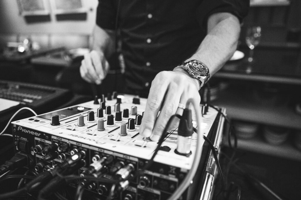 Reasons why a professional DJ is essential at your wedding